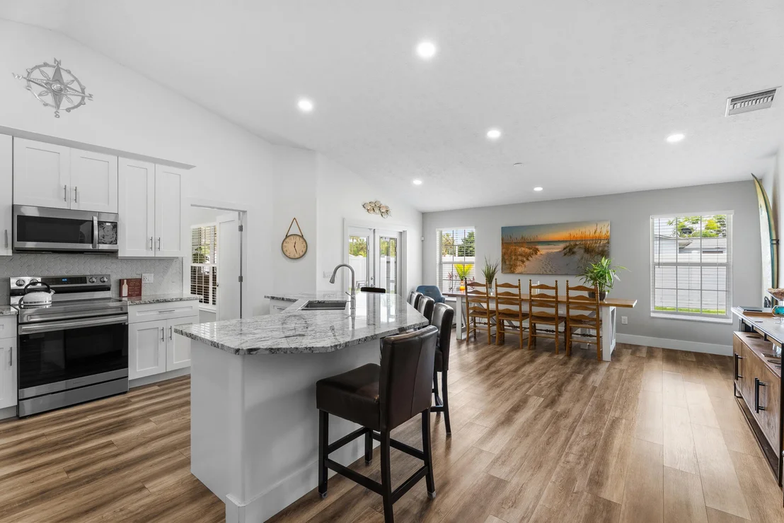 Photo of 701 SE Dolphin Drive