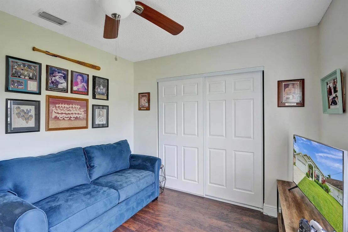 Photo of 6067 Hollywood Street