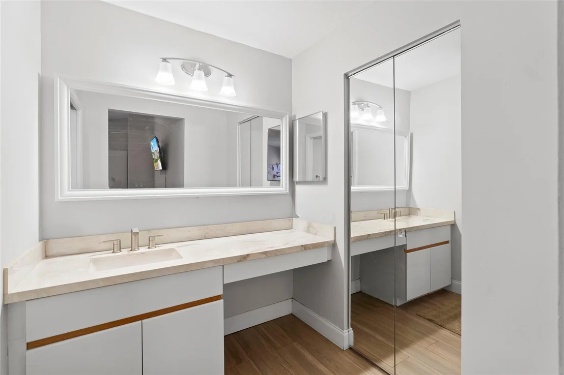 Photo of 2177 Montpeliar