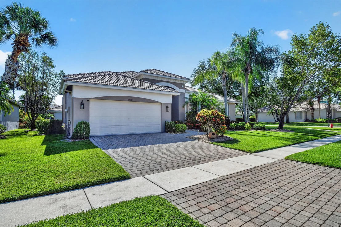 Photo of 6664 Murano Way