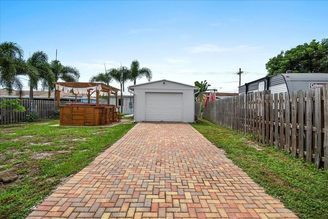 Photo of 727 Bunker Road