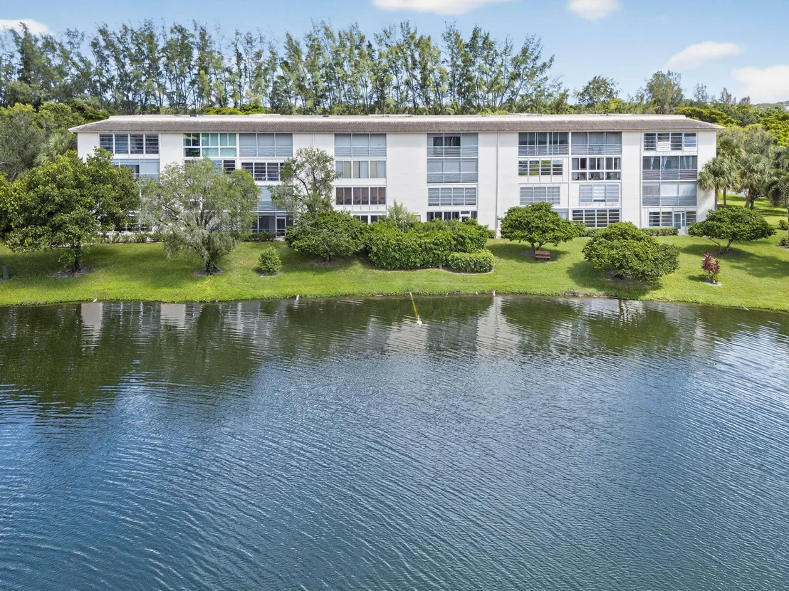 Photo of Unit D1 at 1904 BERMUDA Circle