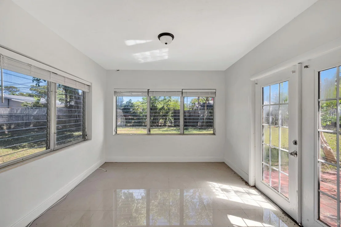 Photo of 810 SE 1st Avenue