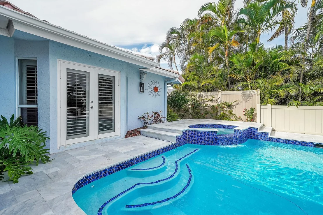 Photo of 340 SE 5th Avenue
