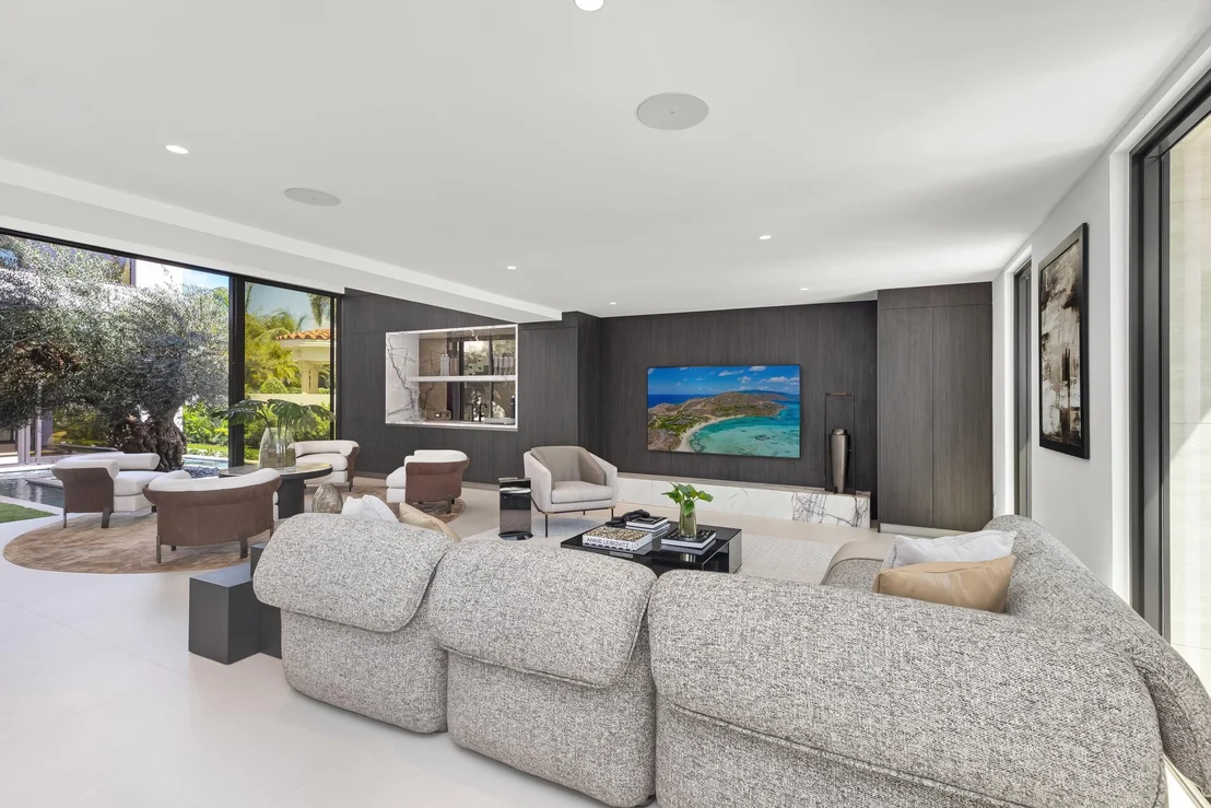 Photo of 1351 Cocoanut Road