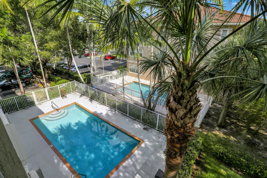 Photo of Unit 301 at 2901 Riverside Drive