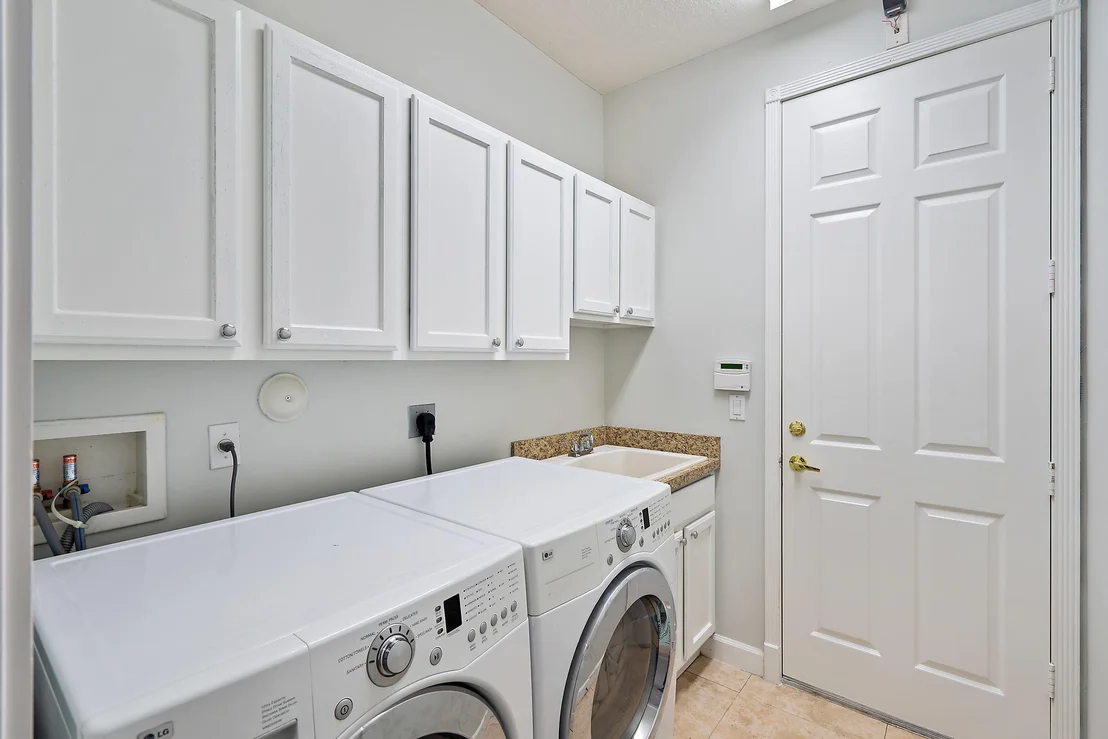 Photo of 563 SW Lost River Road