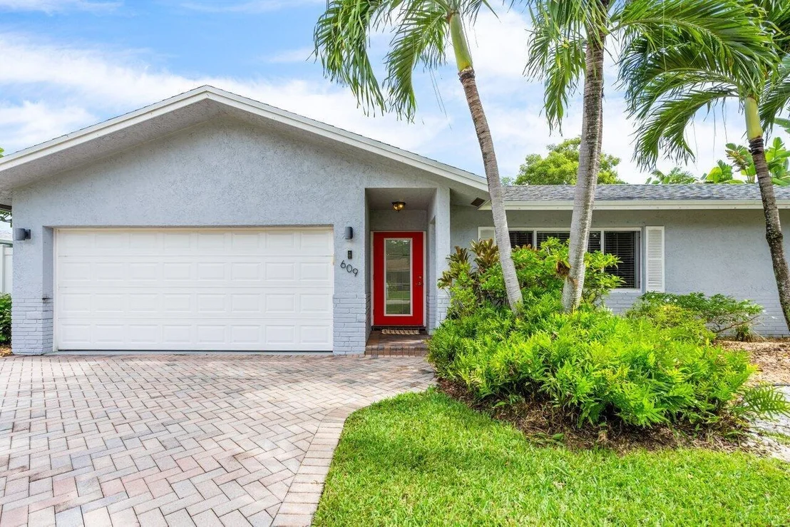 Photo of 609 Heron Drive