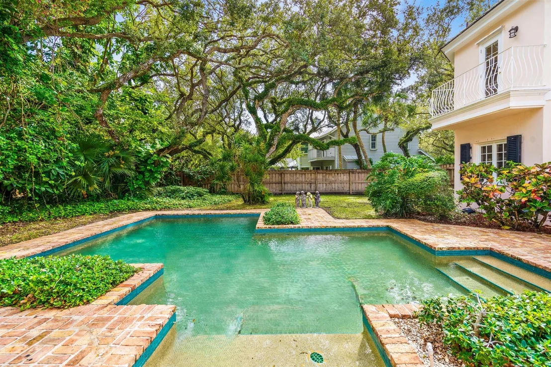 Photo of 1086 Winding River Road