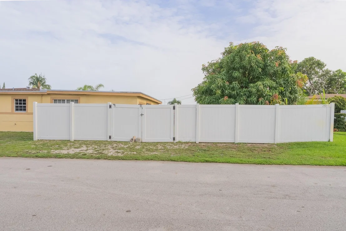 Photo of 2900 Bahama Drive