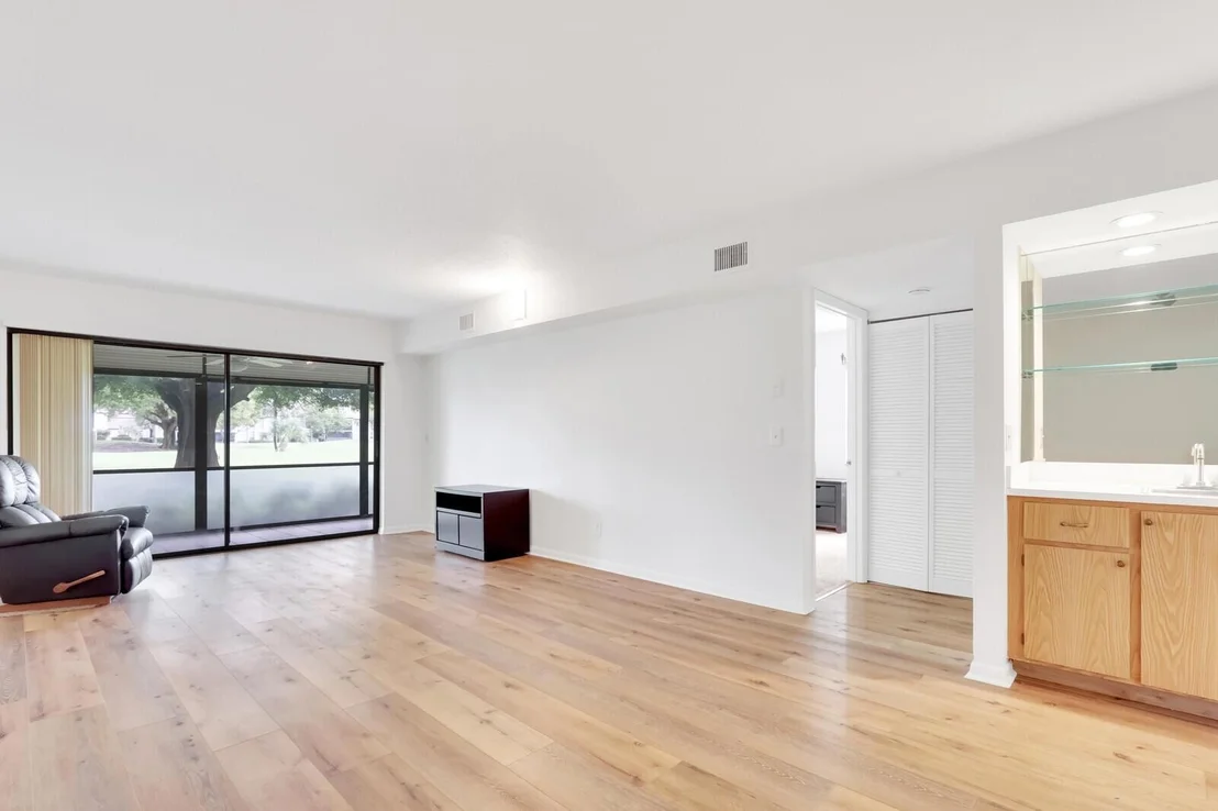 Photo of Unit F at 501 Pinecrest Circle