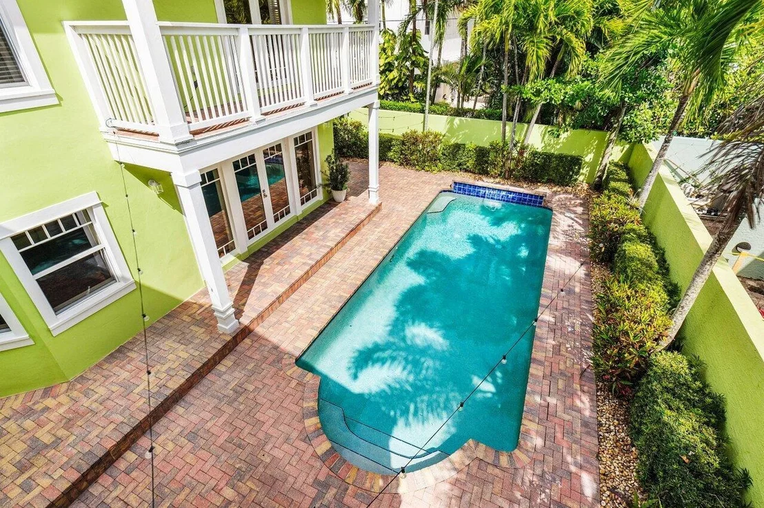 Photo of 215 Vallette Way