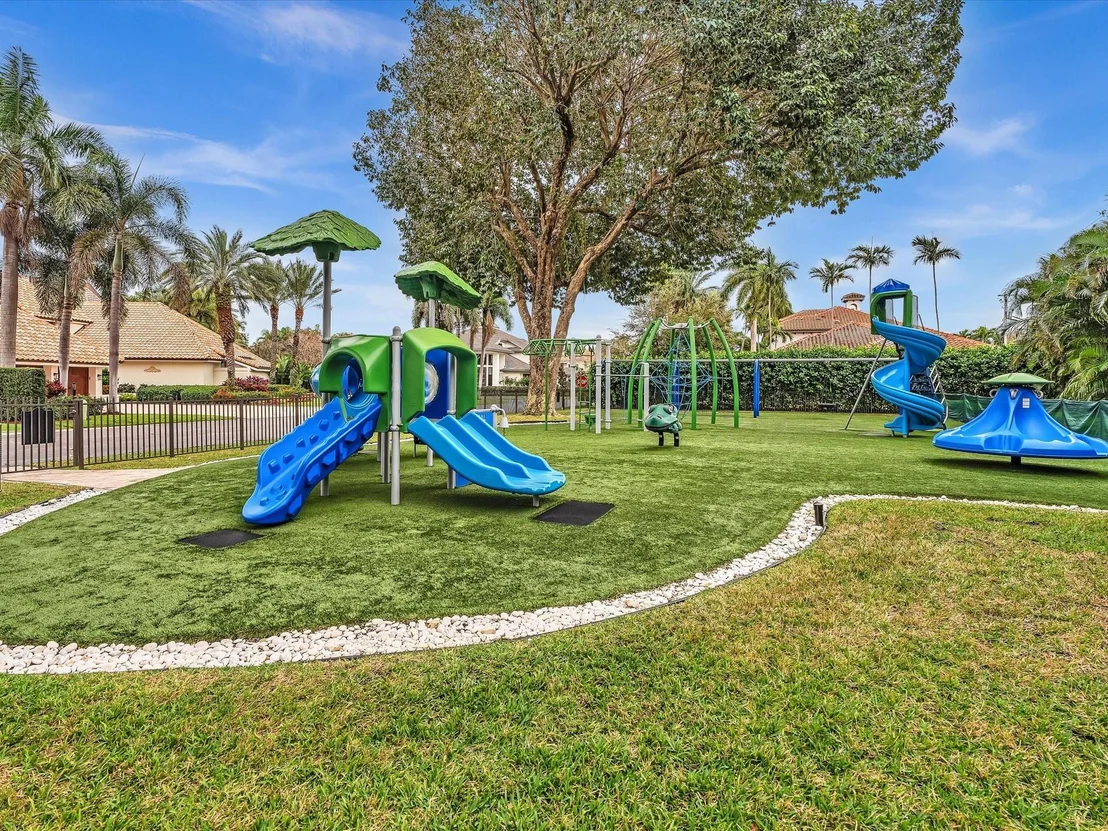 Photo of 525 Sandpiper Way