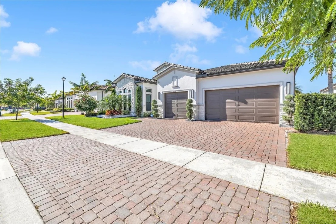 Photo of 7947 Juniper Drive