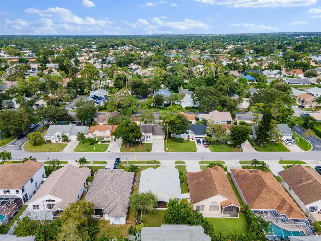 Photo of 1069 Aviary Road