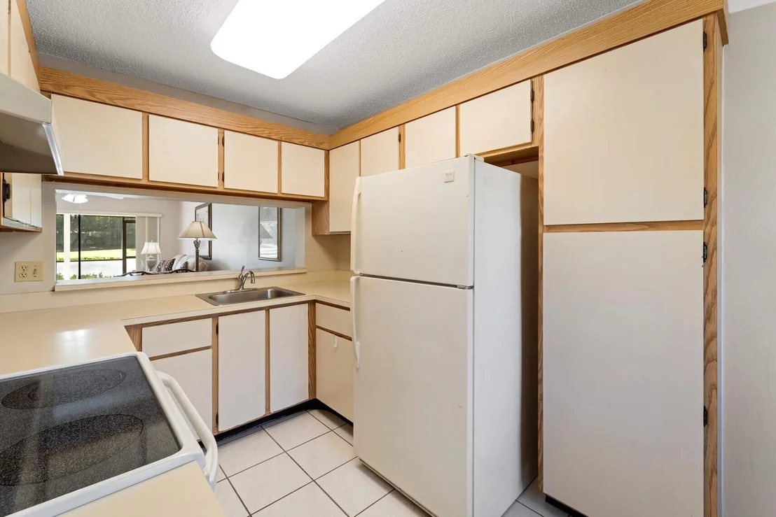Photo of Unit C at 1001 Pinecrest Circle