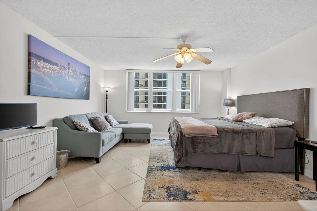 Photo of Unit 607 at 5440 N Ocean Drive