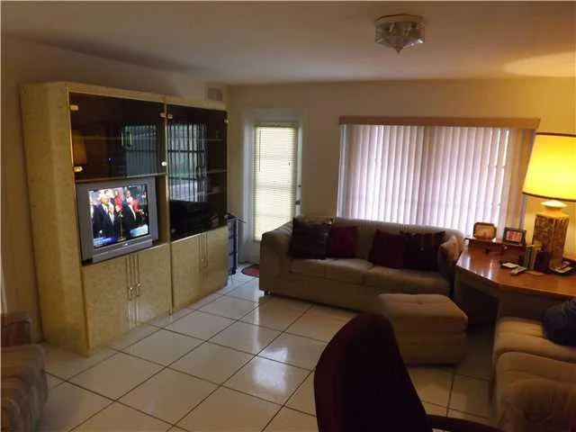 Photo of 2000 NE 30th Street