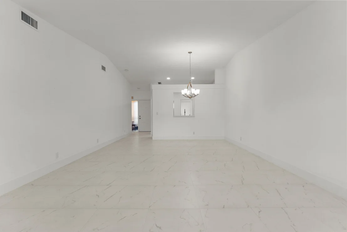 Photo of 8273 Springtree Road