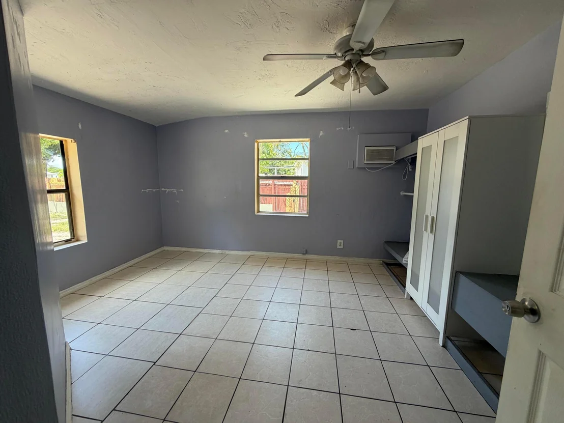 Photo of 5233 NE 20th Terrace