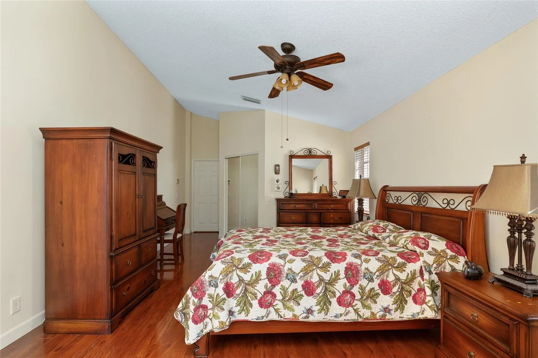 Photo of 1041 SW Cedar Falls Drive