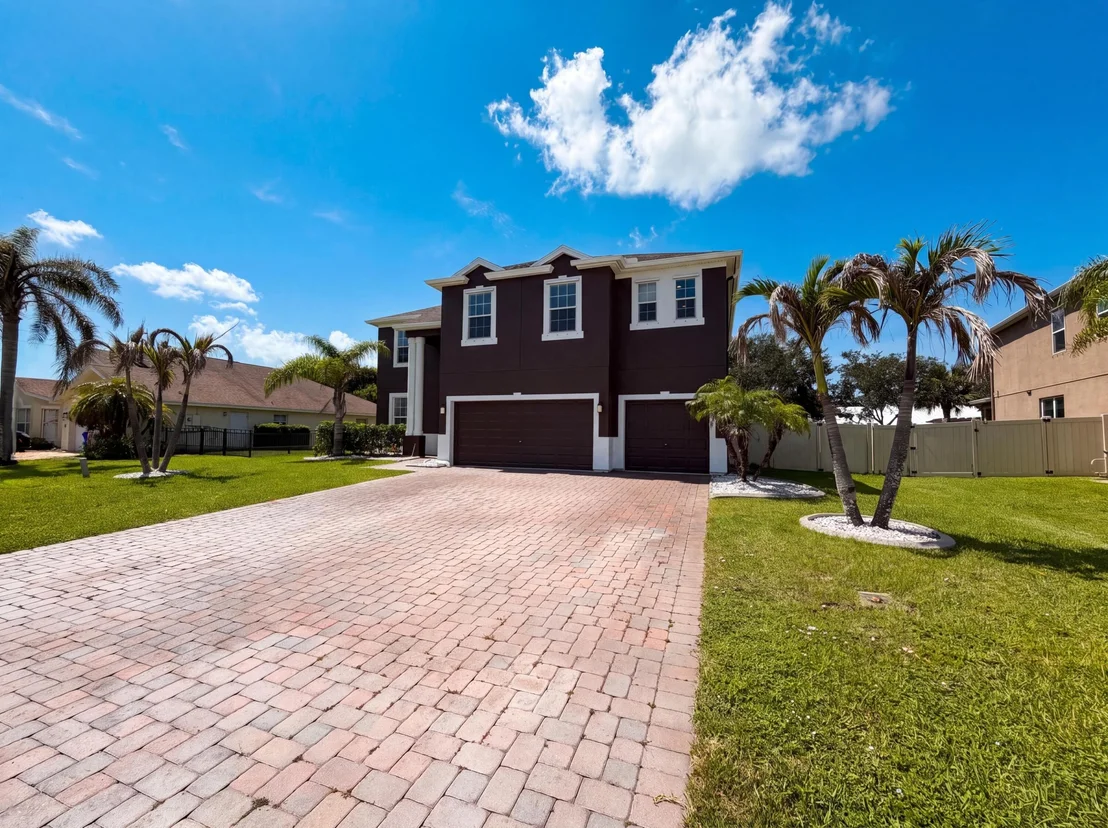 Photo of 5845 Wyndham Manor