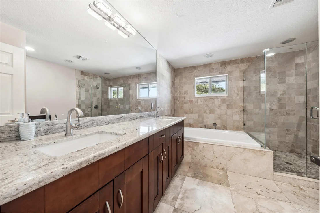 Photo of 2401 SE 8th Street