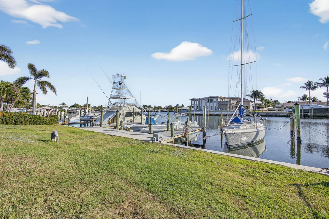 Photo of 752 Lagoon Drive