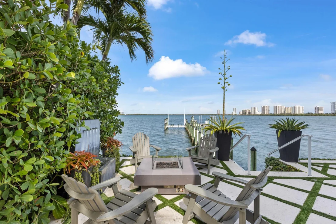 Photo of 1030 Pine Point Road