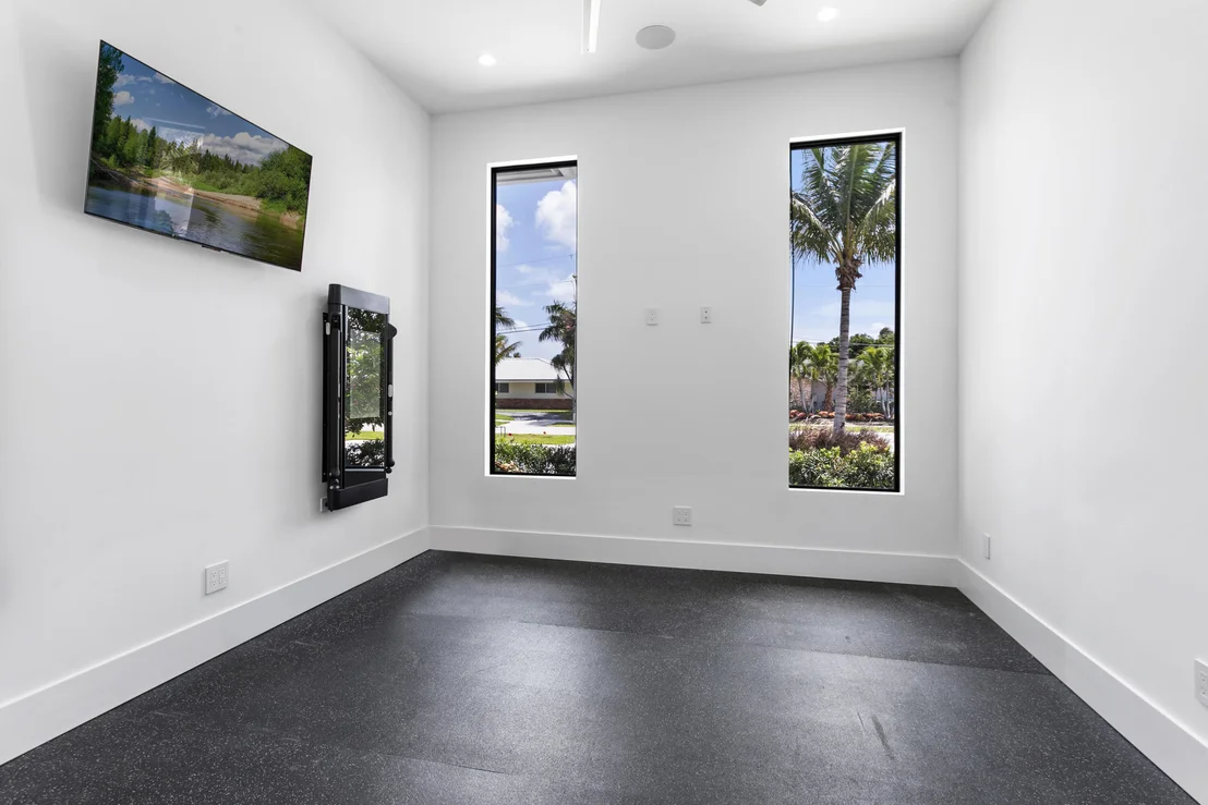 Photo of 619 Riverside Road