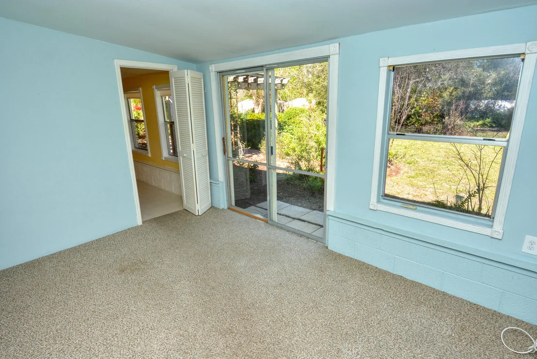 Photo of 2359 NW Sunset Boulevard