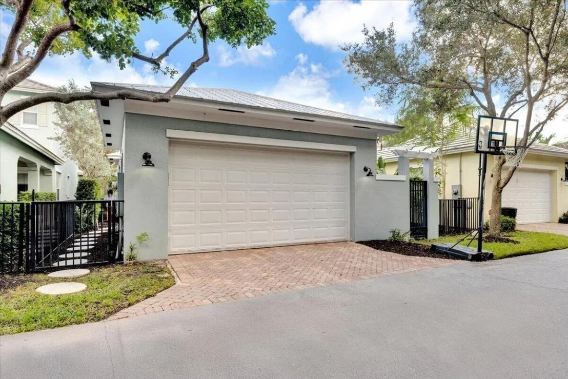 Photo of 120 W Bay Cedar Circle