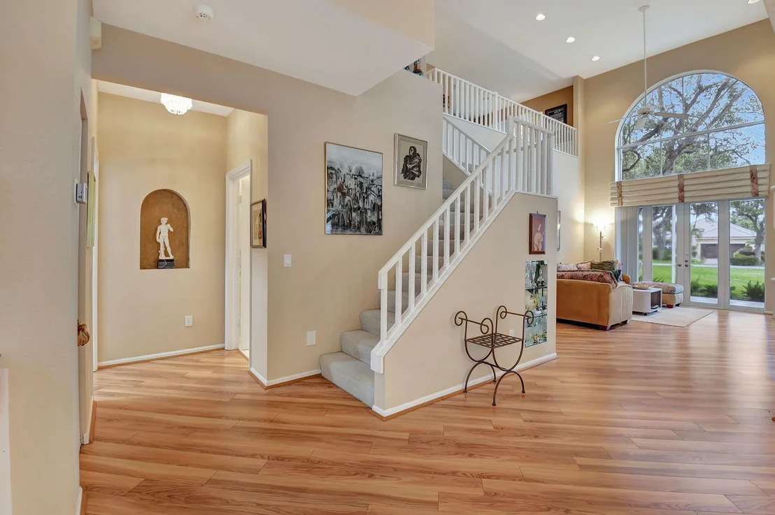 Photo of 7559 Charing Cross Lane