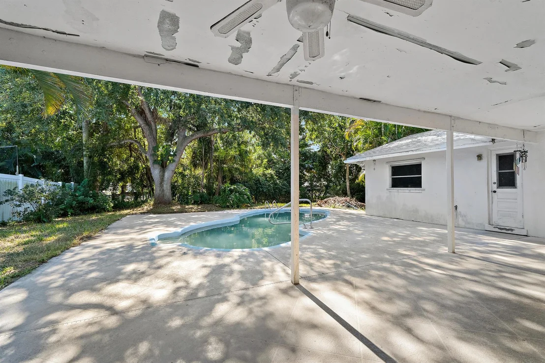 Photo of 404 Highwood Circle