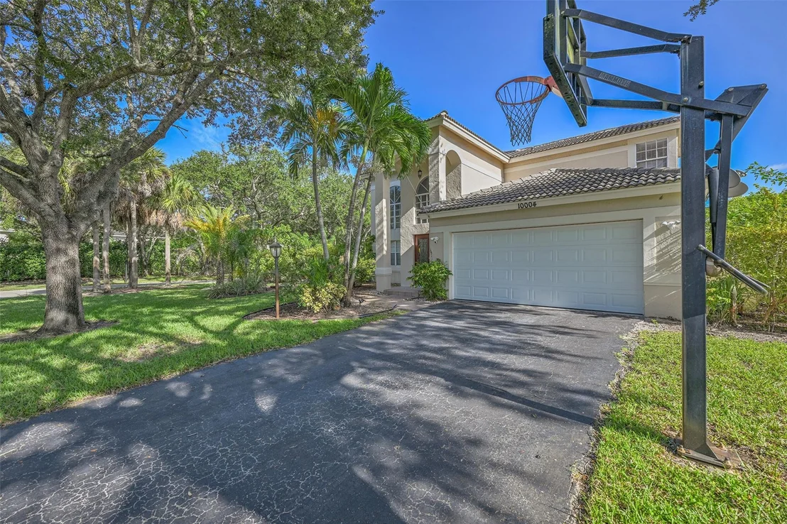 Photo of 10004 NW 57th Place