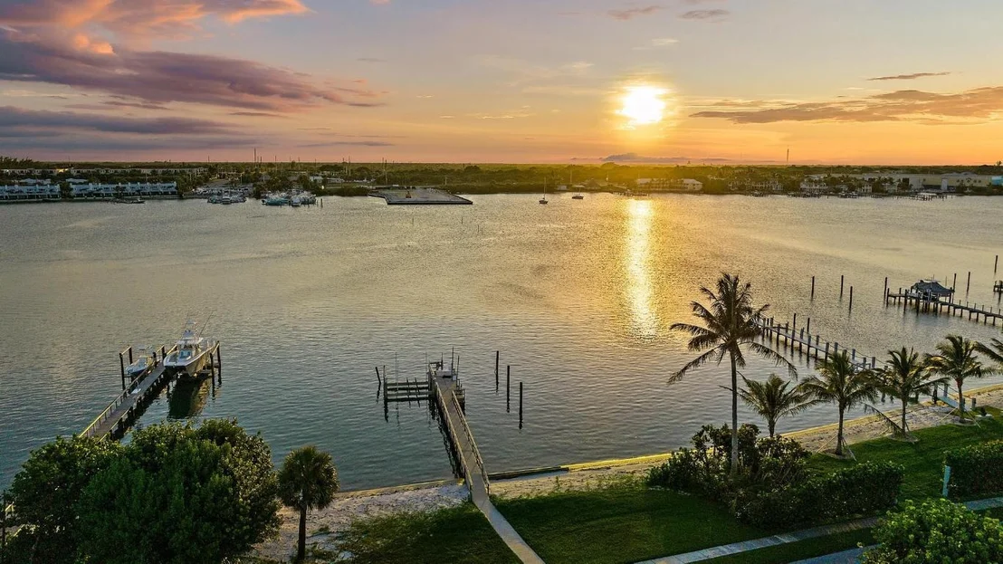 Photo of 613 S Beach Road