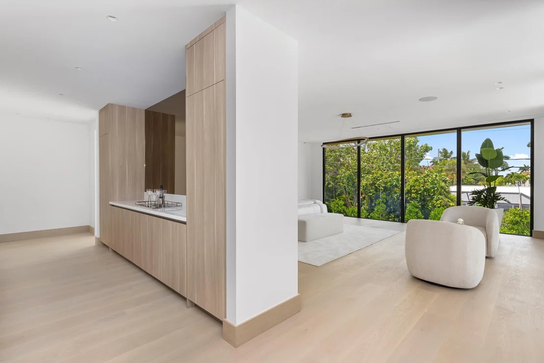 Photo of 1351 Cocoanut Road