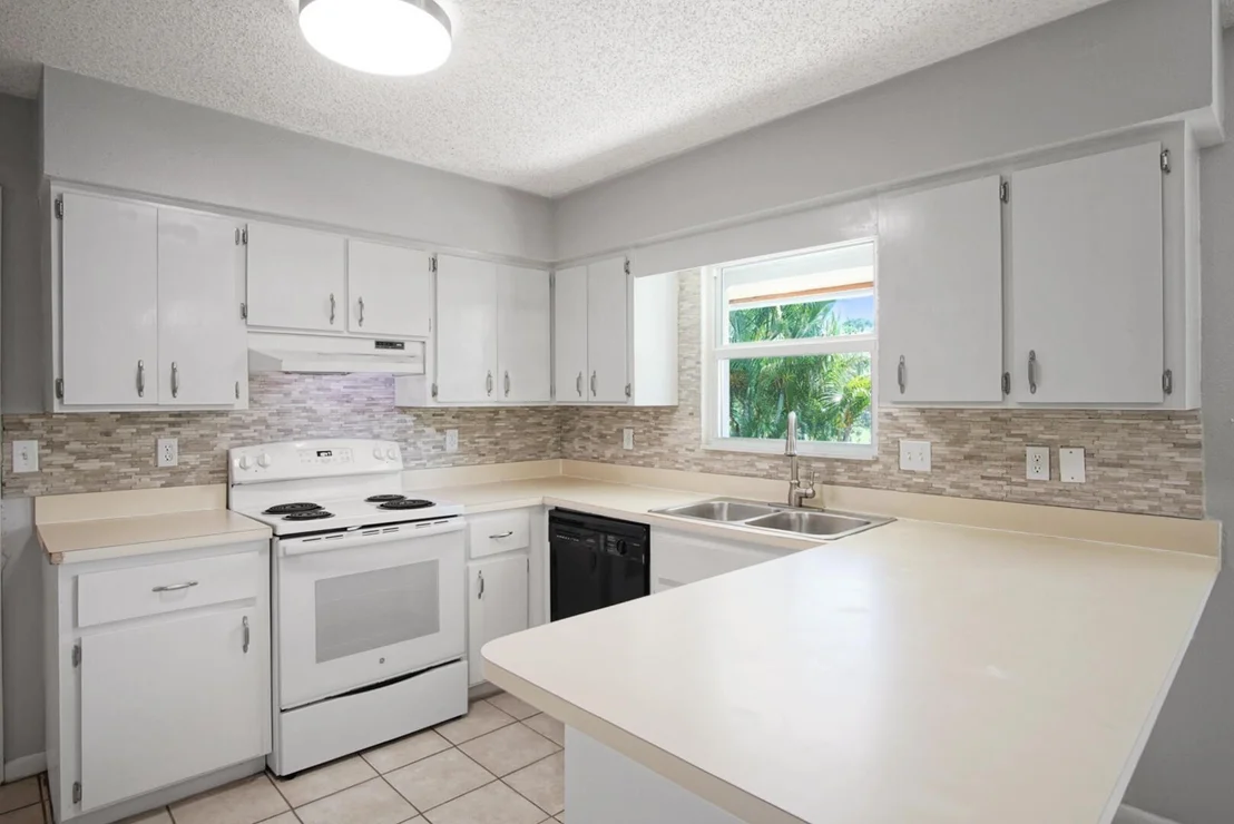 Photo of 4903 Sunset Boulevard
