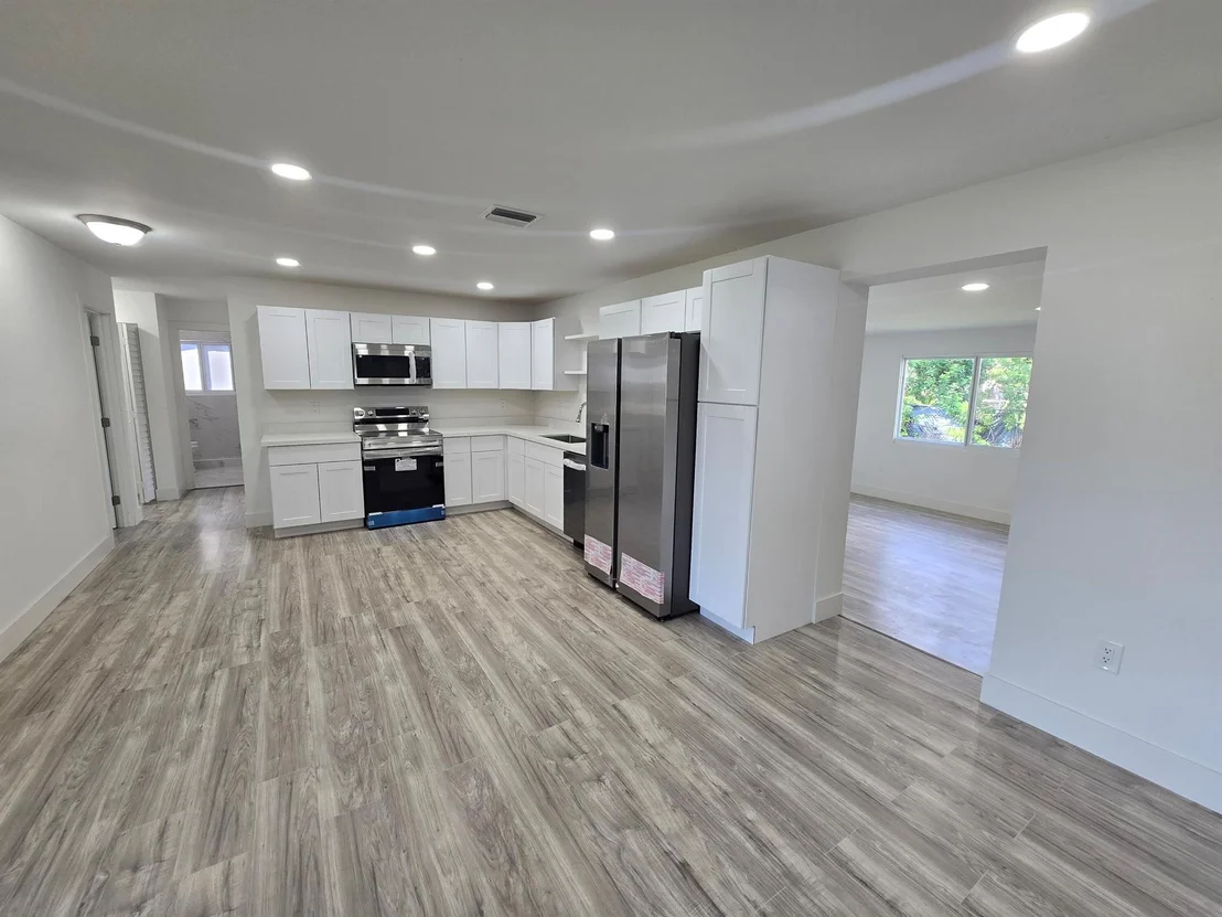 Photo of 6545 NE 8th Lane