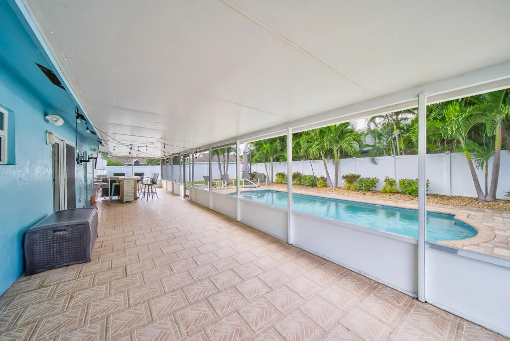 Photo of 841 NW 8th Way