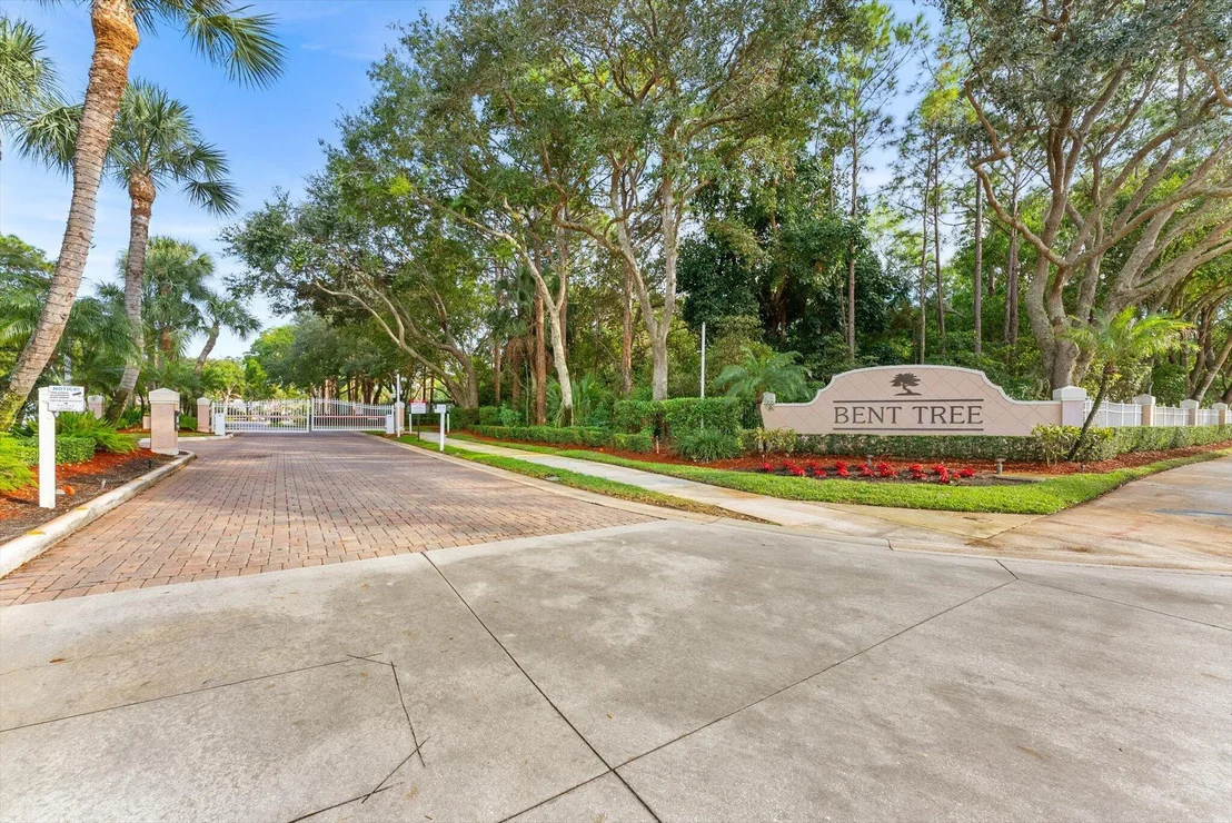 Photo of 137 Bent Tree Drive