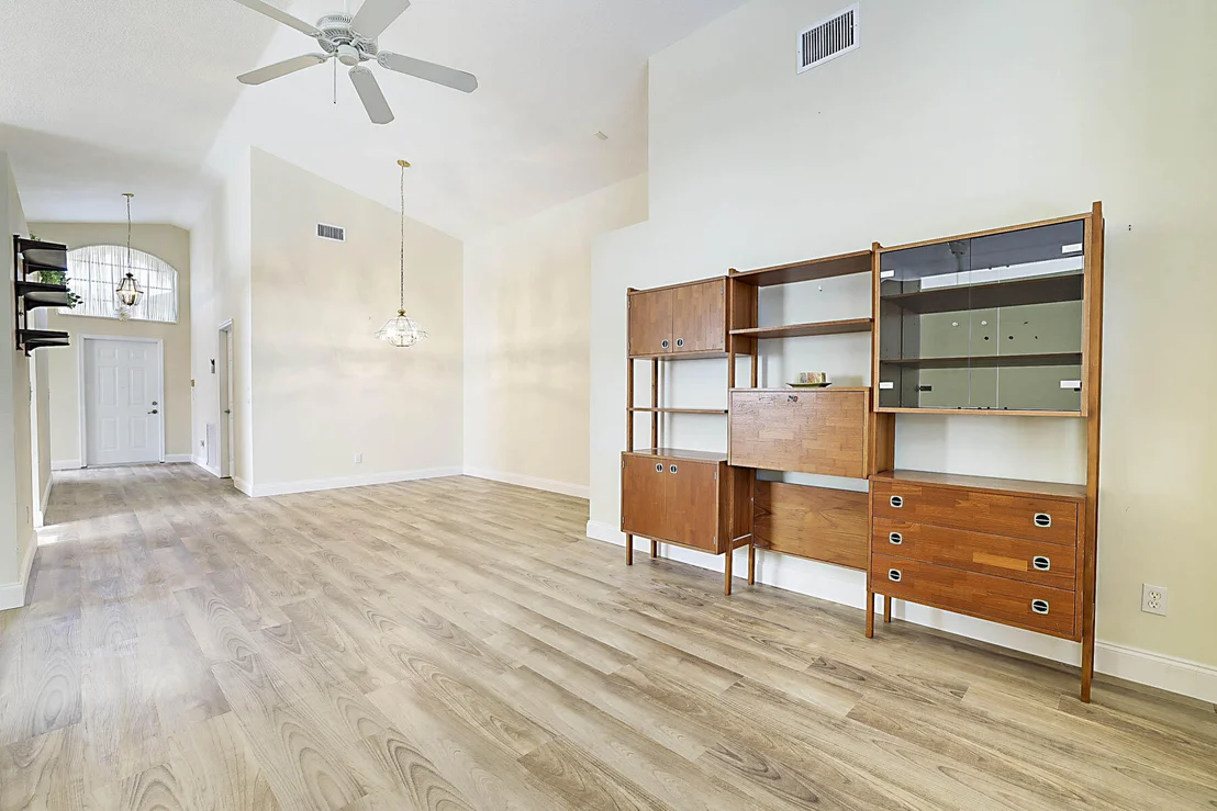 Photo of 7019 SE Twin Oaks Circle SE