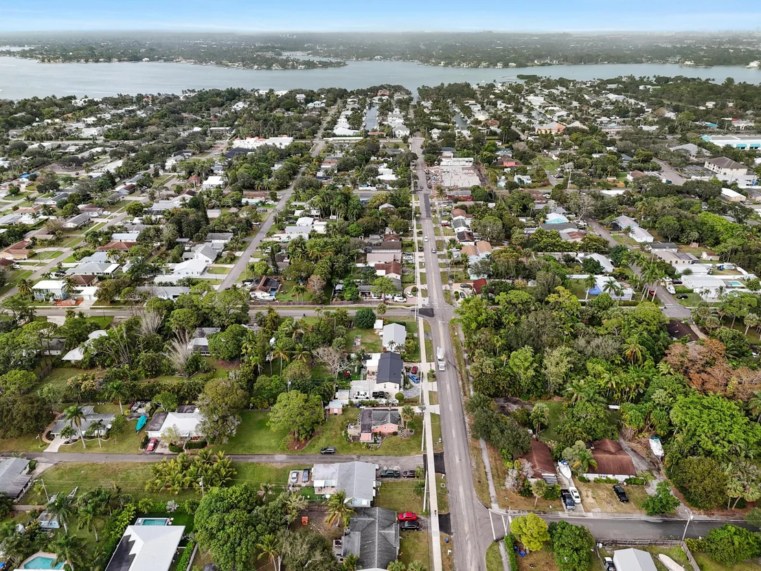 Photo of 302 N Loxahatchee Drive