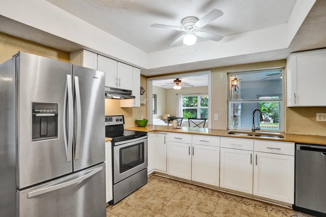 Photo of 607 SE 7th Avenue