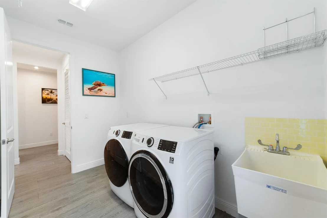 Photo of 6354 Arcadia Sq Square