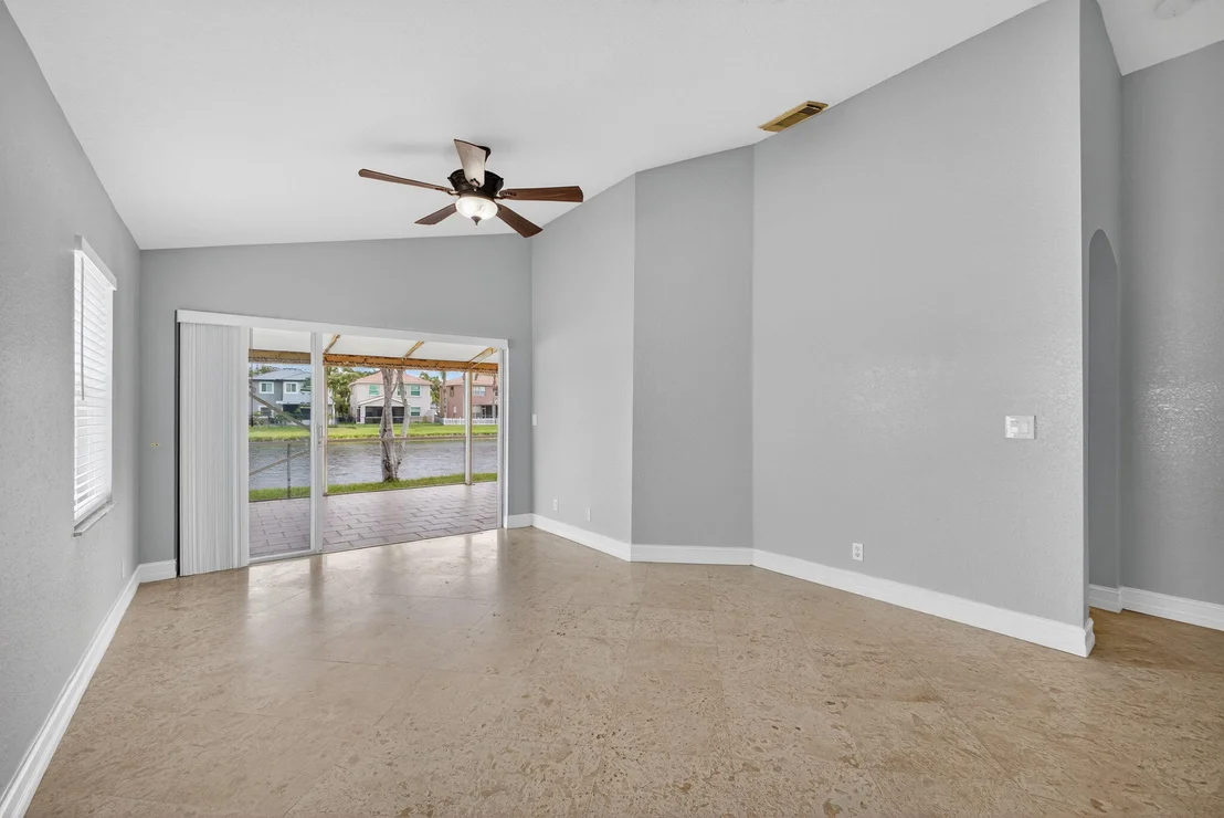 Photo of 6121 Spring Isles Boulevard