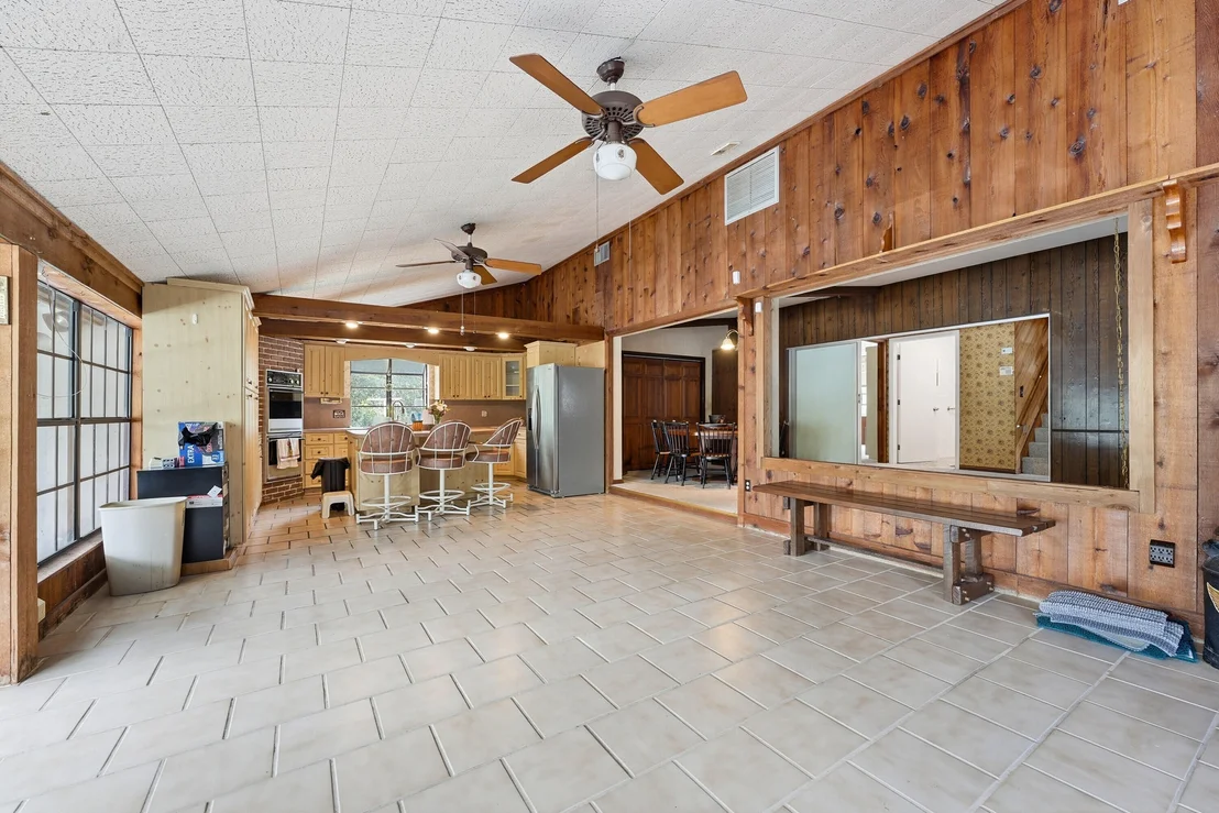 Photo of 7689 Lawrence Road