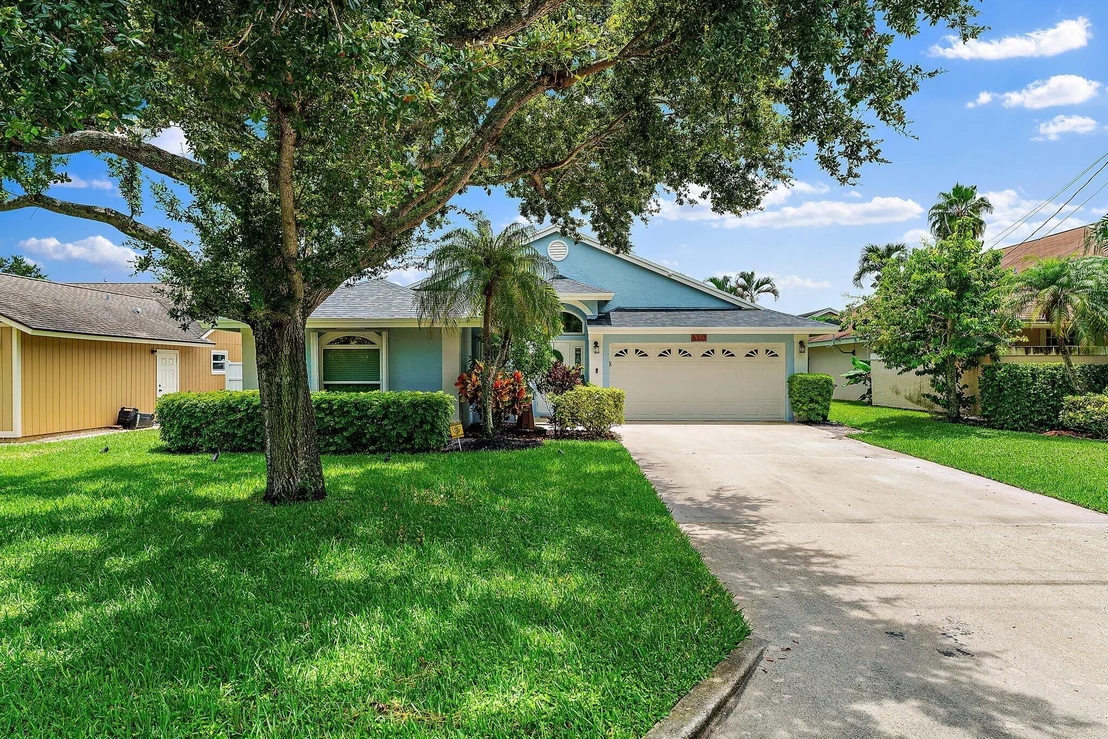 Photo of 6310 Leslie Street
