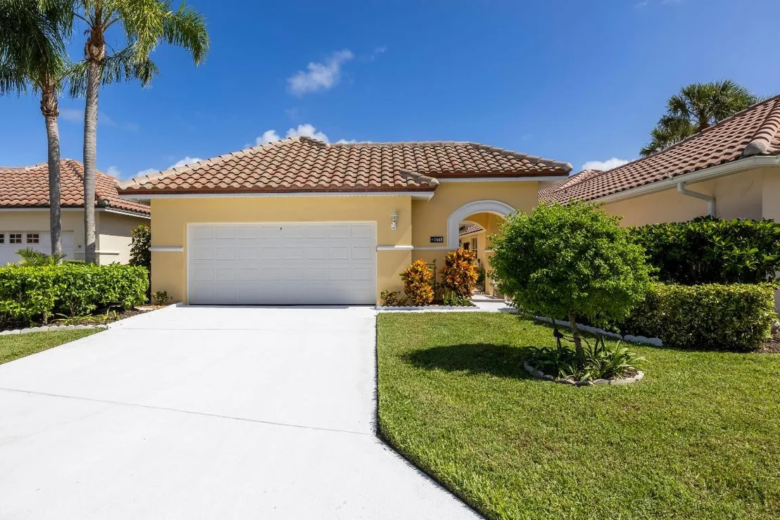 Photo of 1668 Victoria Circle