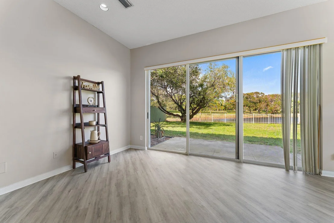 Photo of 100 Hampton Circle